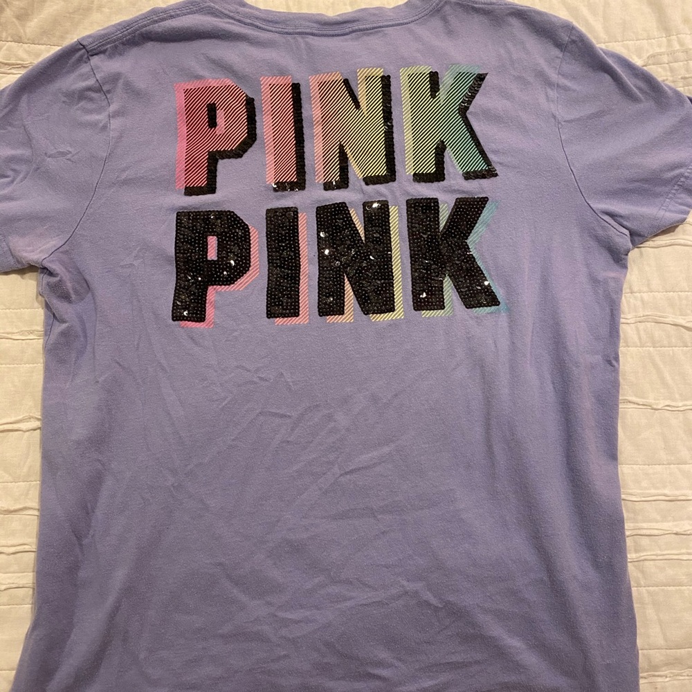 pink t shirt